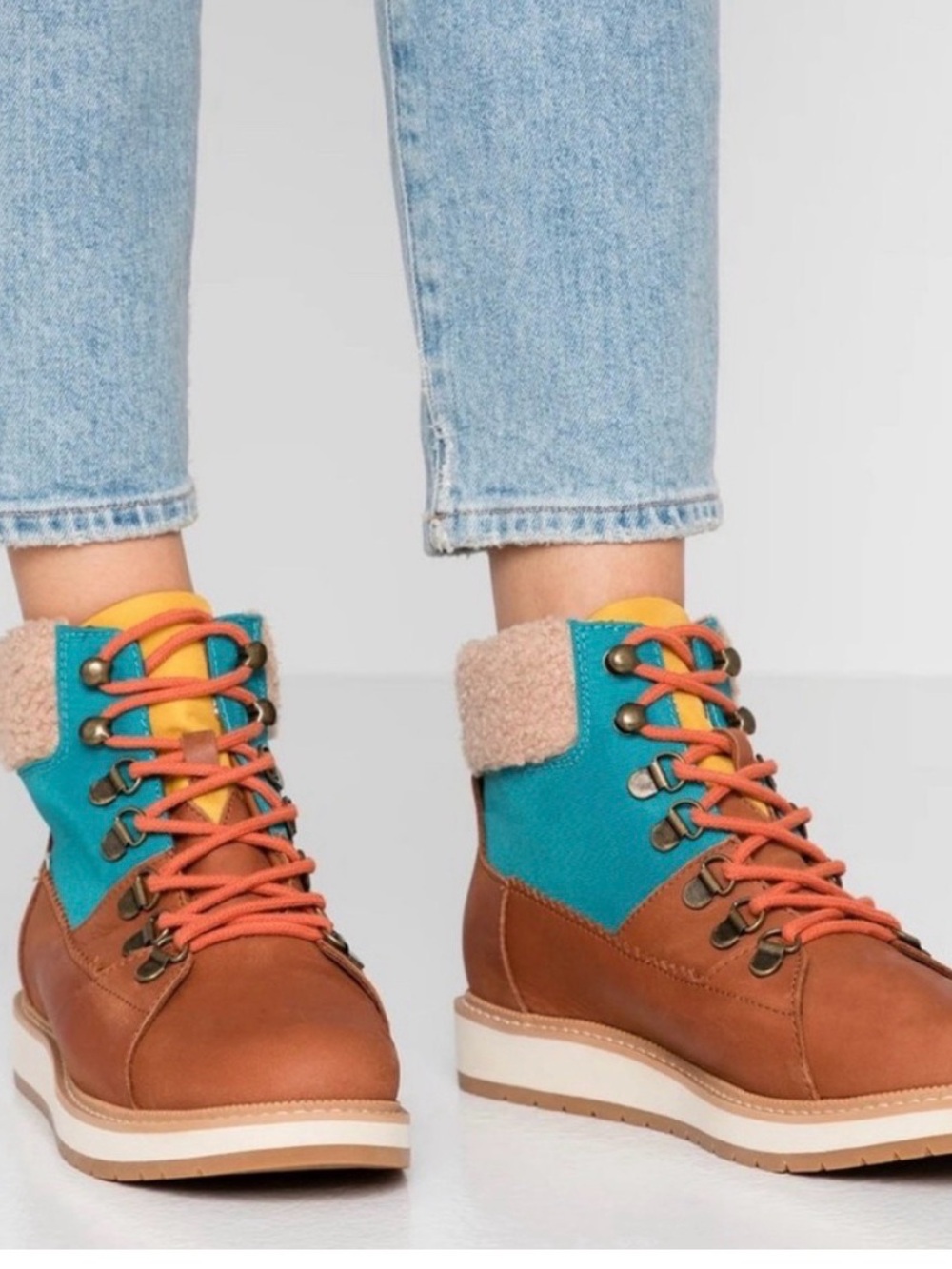 Toms Mesa Lace Up Waterproof Ankle Boots NEVER WORN